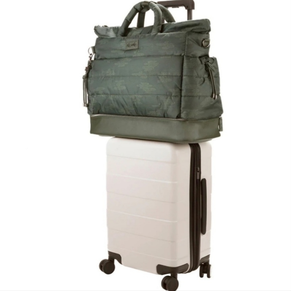 NWT Itsy Ritzy Dream Weekender Hospital /Travel Bag in Cloud Camo - Picture 3 of 8